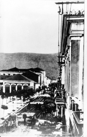 Η Αριστομένους όπως φαινόταν από το κτήριο δίπλα στο Πνευματικό Κέντρο