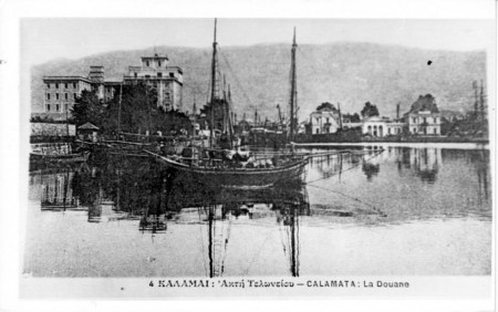 Το λιμάνι με τα κτήρια του Τελωνείου