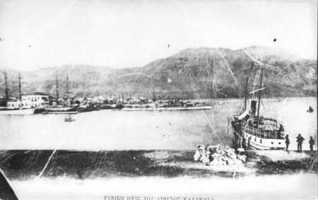 Το λιμάνι με το καΐκι μεταφοράς εμπορευμάτων