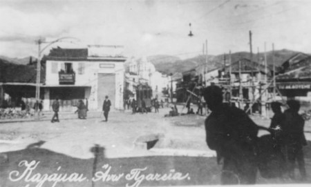 Το τραμ στην Υπαπαντής, δίπλα στη σημερινή πλατεία 23ης Μαρτίου