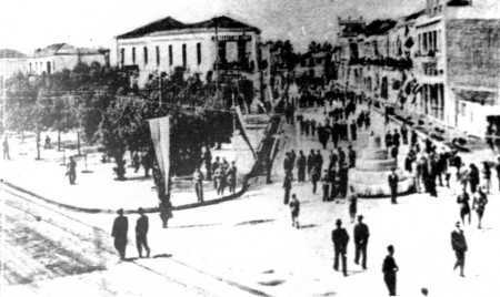 Η Σιδηροδρομικού Σταθμού σε γιορτασμό εθνικής επετείου